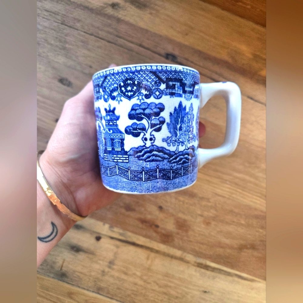 💙🤍 Vintage Blue & White Oriental Ceramic Mug | Floral Scenery Tea Cup 💙🤍
